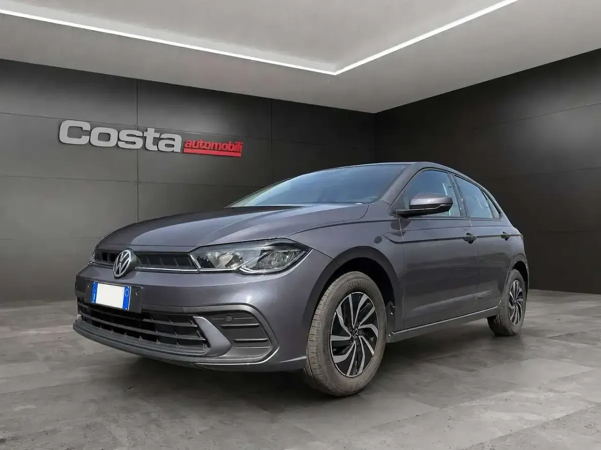 Usata VW Polo Life 95 CV (69 kW) 2023 Grigio Utilitaria