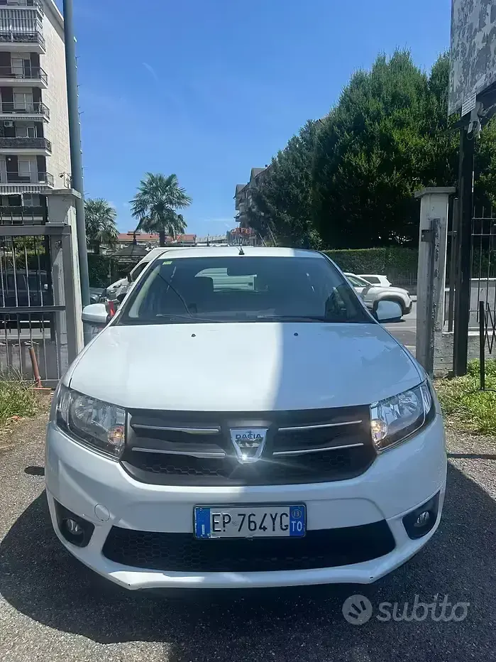 Usata Dacia Sandero Lauréate 75 CV (55 kW) 2013 Berlina