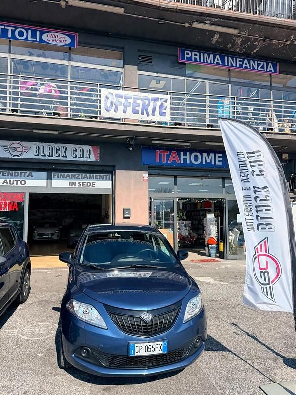 Usata Lancia Ypsilon Silver 69 CV (50 kW) 2023 Blu Utilitaria