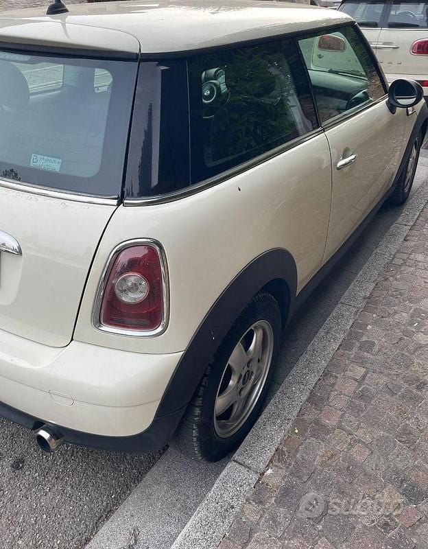 Usata Mini ONE 75 CV (55 kW) 2009 Utilitaria