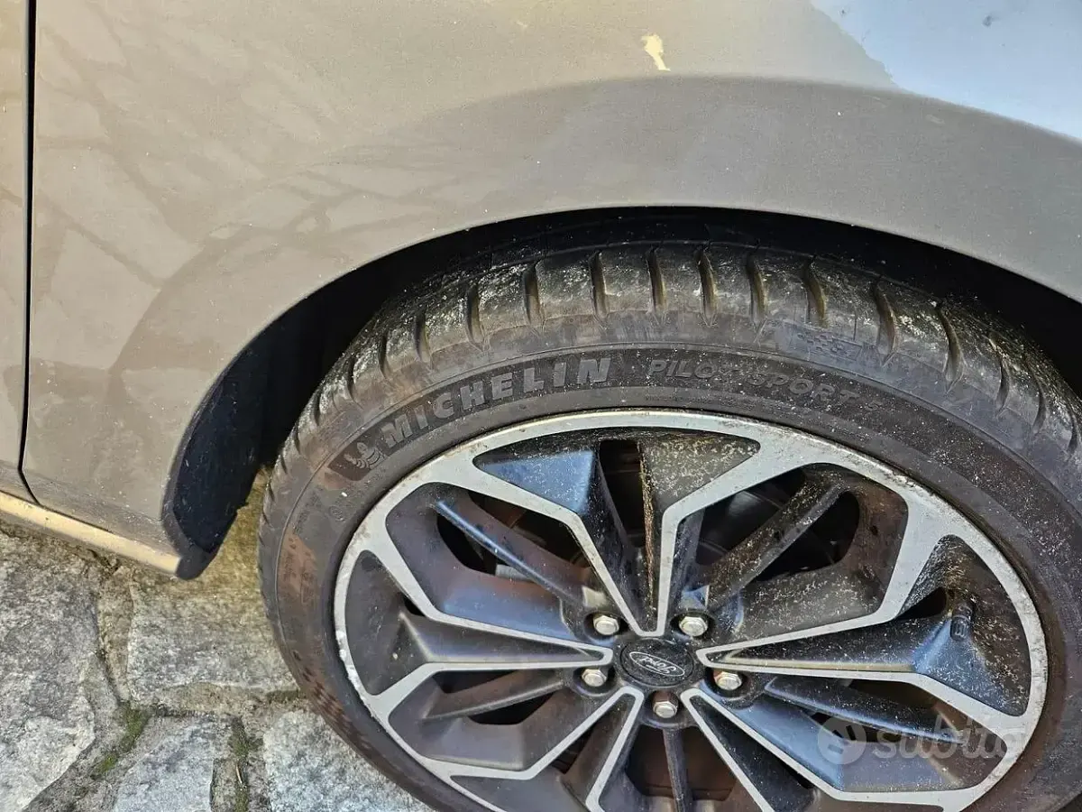 Usata Ford Focus 120 CV (88 kW) 2019 Marrone Berlina
