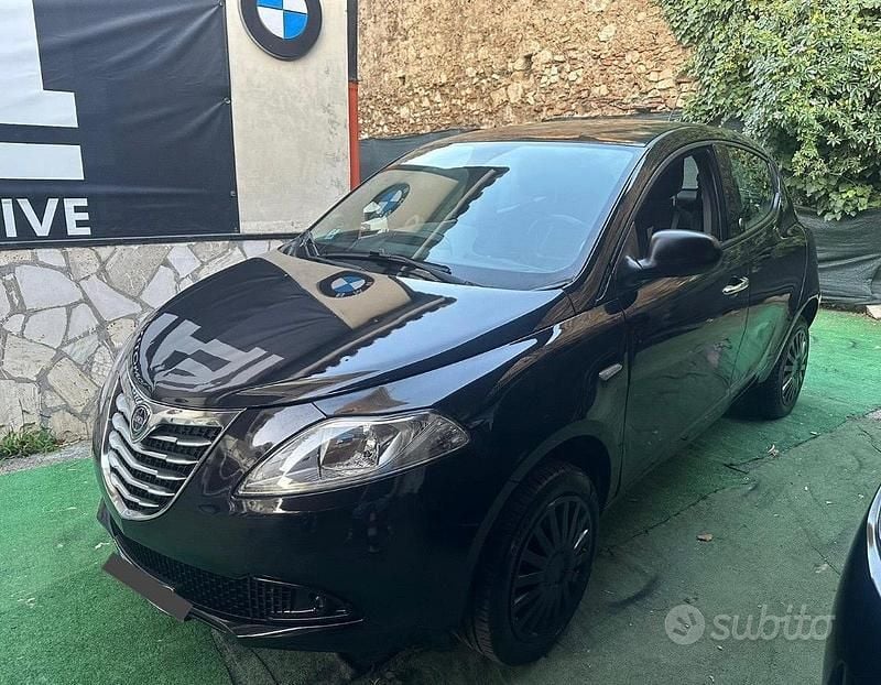 Usata Lancia Ypsilon 69 CV (50 kW) 2013 Nero Utilitaria