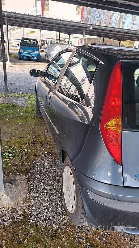 Usata Fiat Punto 60 CV (44 kW) 1999 Grigio Berlina