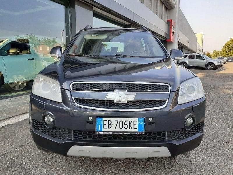 Usata Chevrolet Captiva 150 CV (110 kW) 2007 Grigio SUV