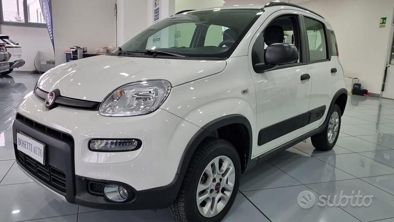 Usata Fiat Panda 4x4 S 84 CV (61 kW) 2018 Bianco Utilitaria