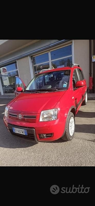 Usata Fiat Panda 4x4 Climbing 69 CV (50 kW) 2011 Rosso Utilitaria