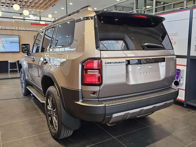 Nuova Toyota Land Cruiser Prado Lounge 205 CV (150 kW) 2026 Bronze met SUV
