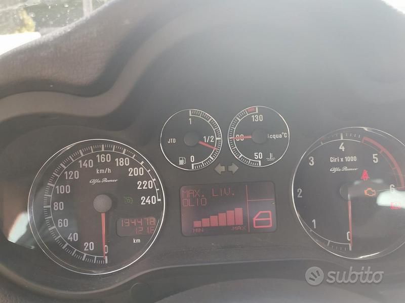 Usado Alfa Romeo 147 Distinctive 120 CV (88 kW) 2007 Gris Utilitario