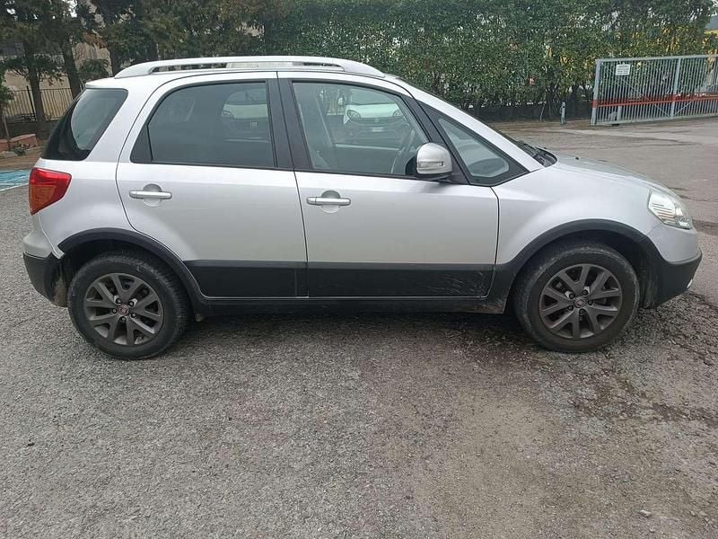 Usata Fiat Sedici Emotion 135 CV (99 kW) 2013 Argento SUV