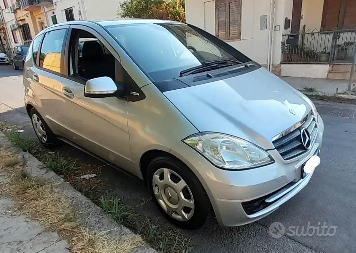 Usata Mercedes A160 82 CV (60 kW) 2011 Grigio Utilitaria