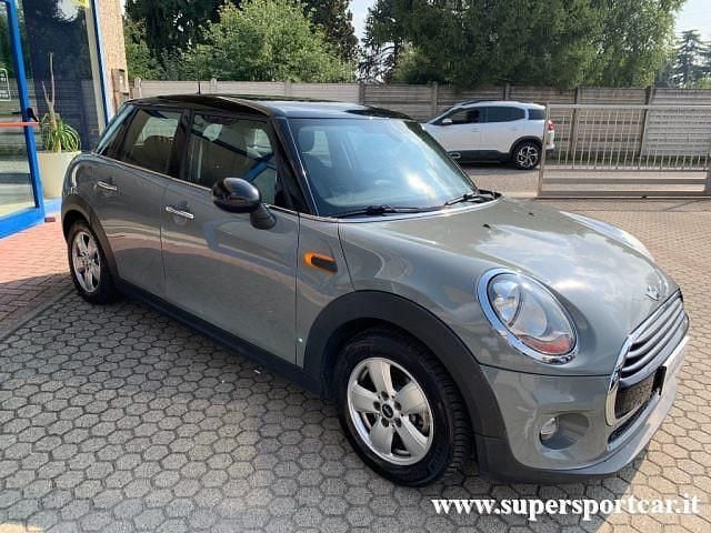 Usata Mini Cooper D 116 CV (85 kW) 2015 Grigio pastello Utilitaria
