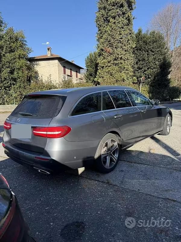 Usado Mercedes E200 160 CV (117 kW) 2020 Gris Familiar