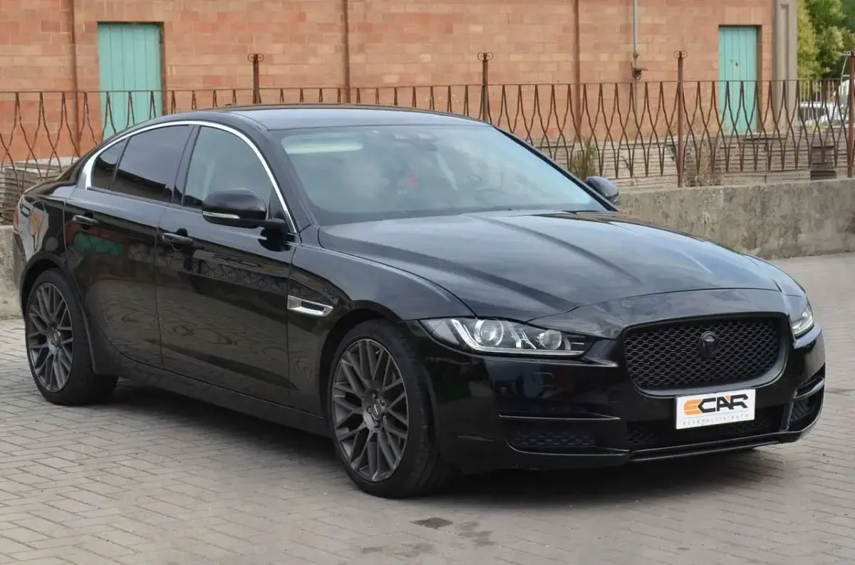 Usata Jaguar XE Pure 179 CV (131 kW) 2017 Nero Berlina