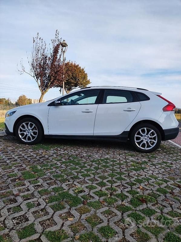 Usata Volvo V40 CC Kinetic 120 CV (88 kW) 2017 Bianco Station wagon