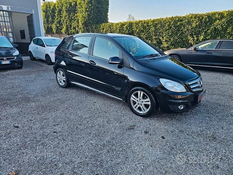 Usata Mercedes B180 Premium 109 CV (80 kW) 2011 Nero Monovolume