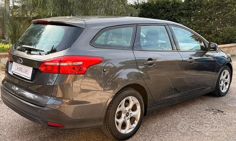 Usata Ford Focus 95 CV (69 kW) 2015 Marrone Station wagon
