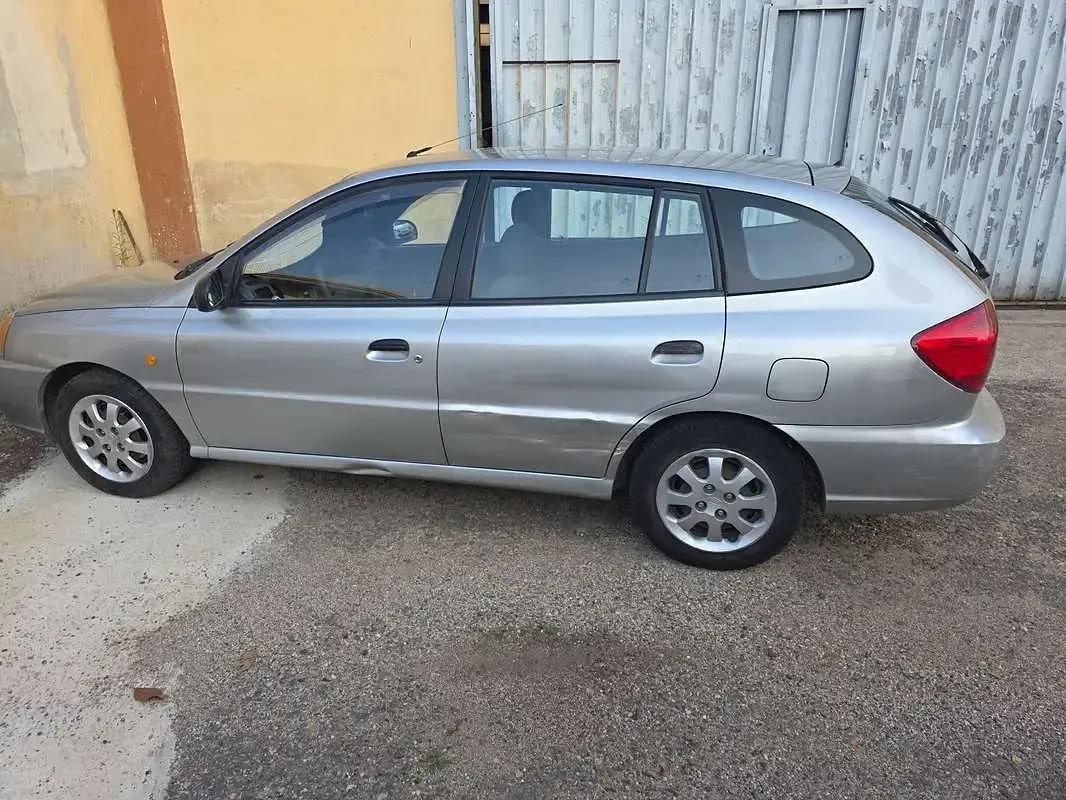 Usata Kia Rio 82 CV (60 kW) 2003 Grigio Berlina