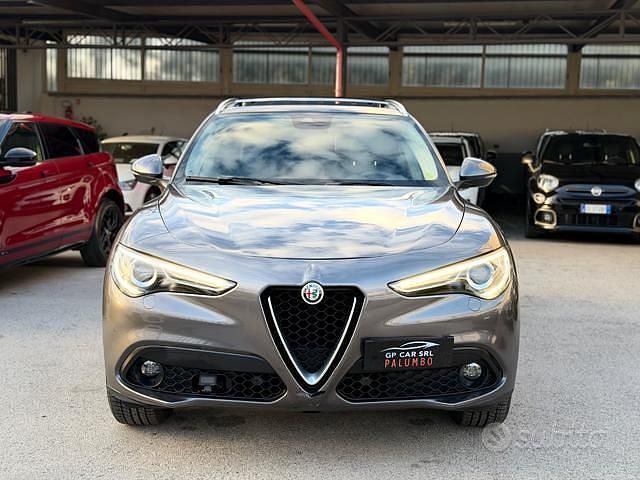 Usata Alfa Romeo Stelvio Executive 210 CV (154 kW) 2017 Grigio scuro SUV
