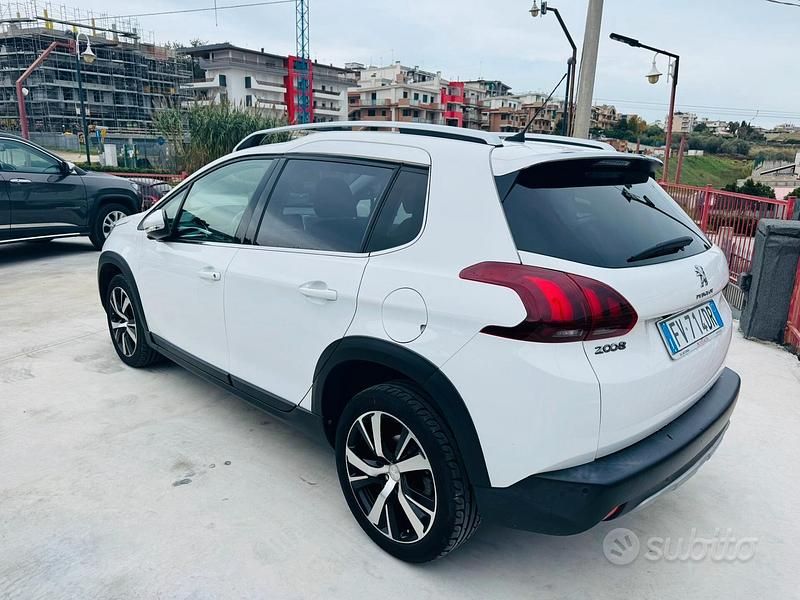 Usata Peugeot 2008 S 102 CV (75 kW) 2019 Bianco SUV