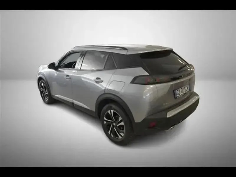 Usata Peugeot 2008 Allure 130 CV (95 kW) 2020 Grigio chiaro SUV