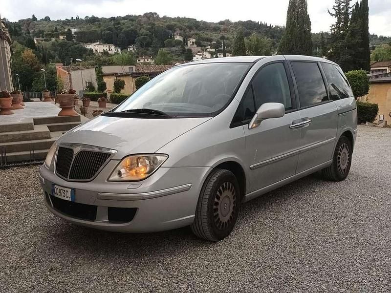 Usata Lancia Phedra 128 CV (94 kW) 2006 Argento Monovolume
