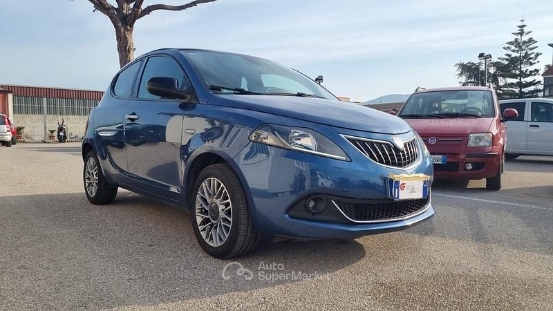 Usata Lancia Ypsilon Gold 69 CV (50 kW) 2021 Blu Utilitaria