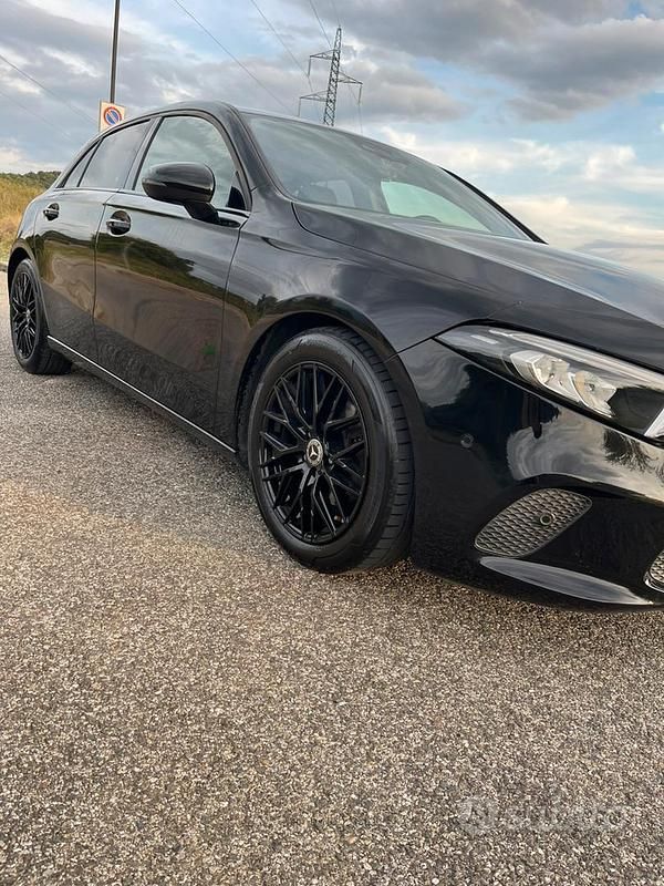 Occasion Mercedes A180 Business 116 ch (85 kW) 2018 Noir Berline