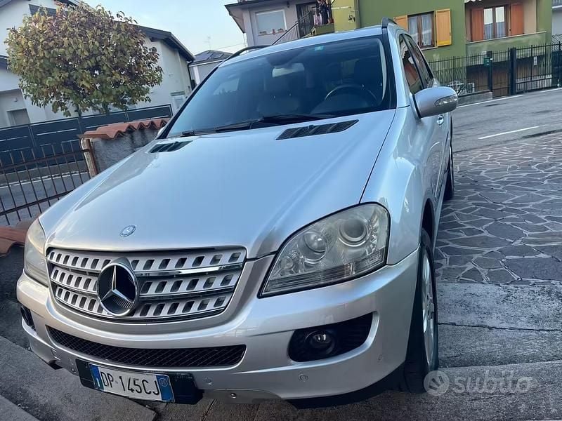 Usata Mercedes ML320 224 CV (164 kW) 2008 Grigio SUV
