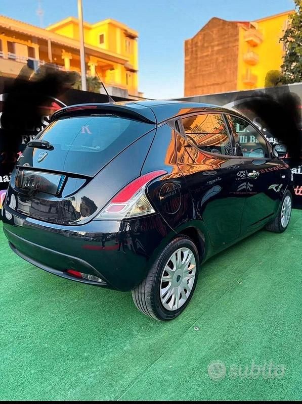 Usata Lancia Ypsilon 69 CV (50 kW) 2014 Nero Utilitaria