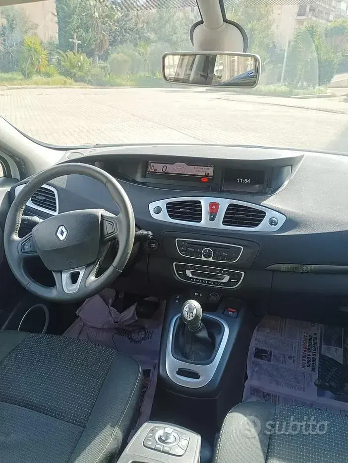 Usata Renault Scénic III 110 CV (80 kW) 2011 Monovolume