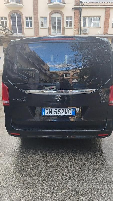 Usata Mercedes Viano 190 CV (139 kW) 2023 Nero Monovolume