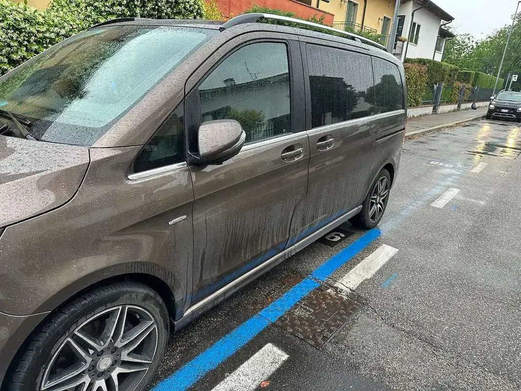 Usata Mercedes V250 Avantgarde 190 CV (139 kW) 2017 Marrone Monovolume