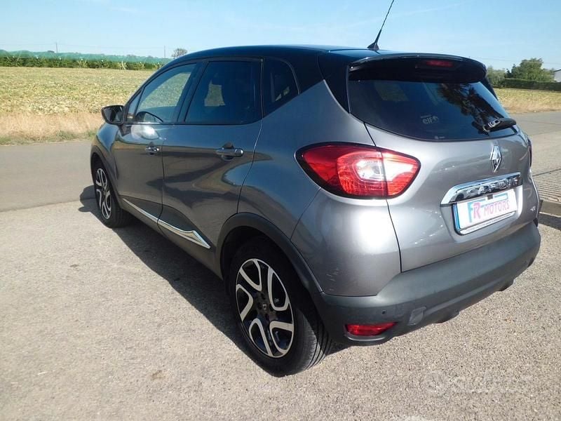 Usata Renault Captur 90 CV (66 kW) 2013 Grigio SUV