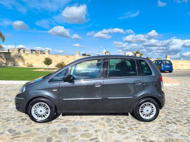 Usata Lancia Musa 95 CV (69 kW) 2010 Grigio Monovolume