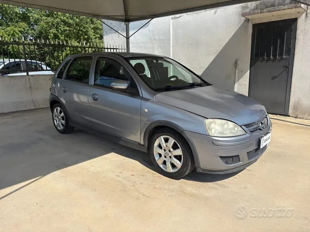 Usata Opel Corsa Enjoy 80 CV (58 kW) 2005 Grigio Utilitaria