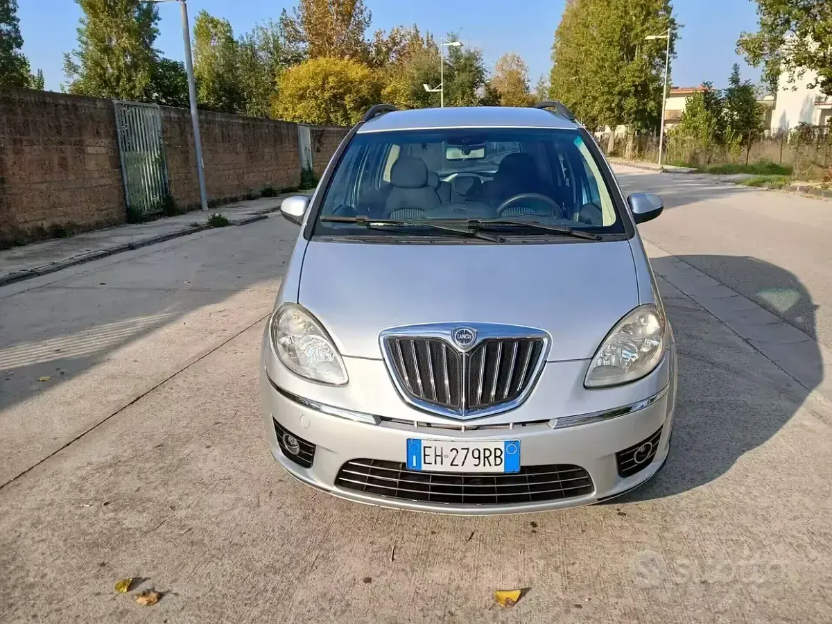 Usata Lancia Musa 95 CV (69 kW) 2011 Grigio Monovolume