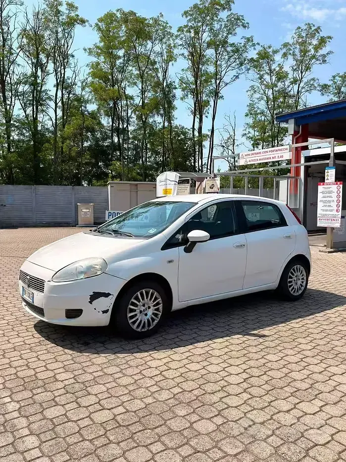 Usata Fiat Grande Punto 65 CV (47 kW) 2009 Bianco Utilitaria