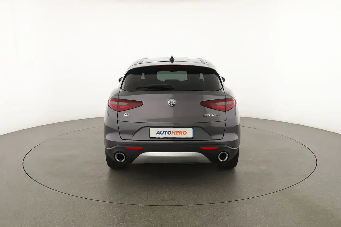 Usata Alfa Romeo Stelvio Executive 210 CV (154 kW) 2017 Grigio SUV