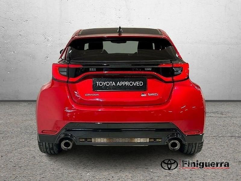 Usata Toyota Yaris 280 CV (205 kW) 2024 Rosso Berlina