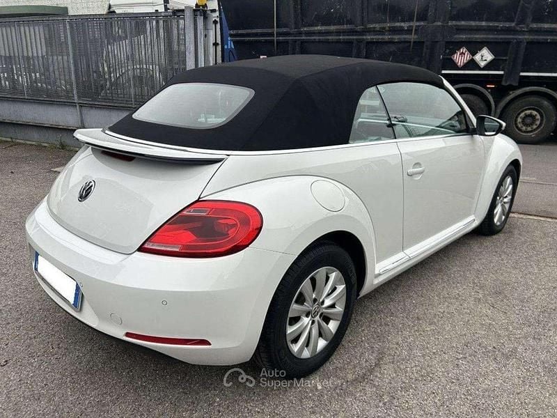 Usata VW Beetle Cabriolet Design 110 CV (80 kW) 2016 Bianco Cabrio