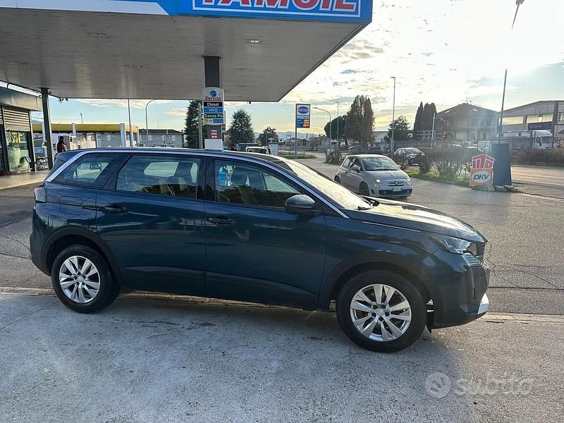 Usata Peugeot 5008 GT 130 CV (95 kW) 2021 Blu Station wagon