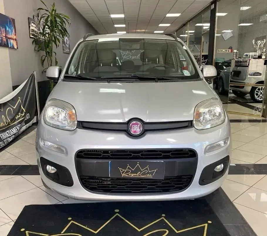 Usado Fiat Panda Easy 75 HP (55 kW) 2015 Prateado Citadino