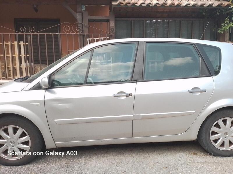 Usato 2008 Renault Scénic II 1.5 Diesel 106 CV (500 €)