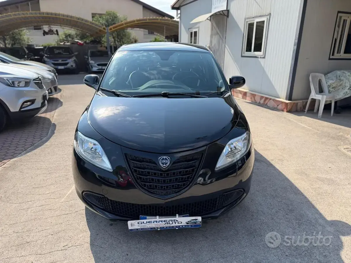 Usata Lancia Ypsilon 69 CV (50 kW) 2015 Nero Utilitaria