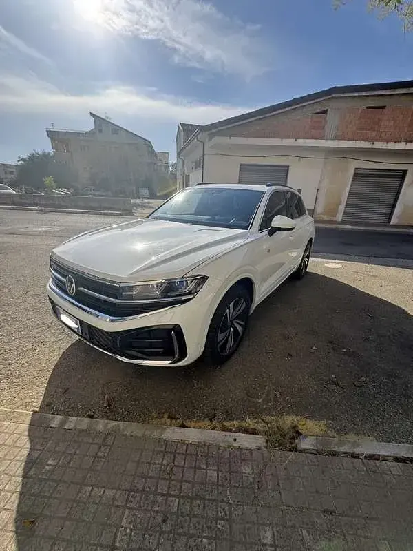 Usata VW Touareg R-line 231 CV (169 kW) 2024 SUV
