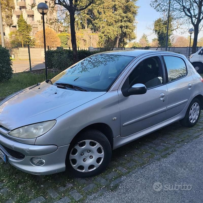 Käytetty Peugeot 206 88 HP (64 kW) 2009 Harmaa Sedan