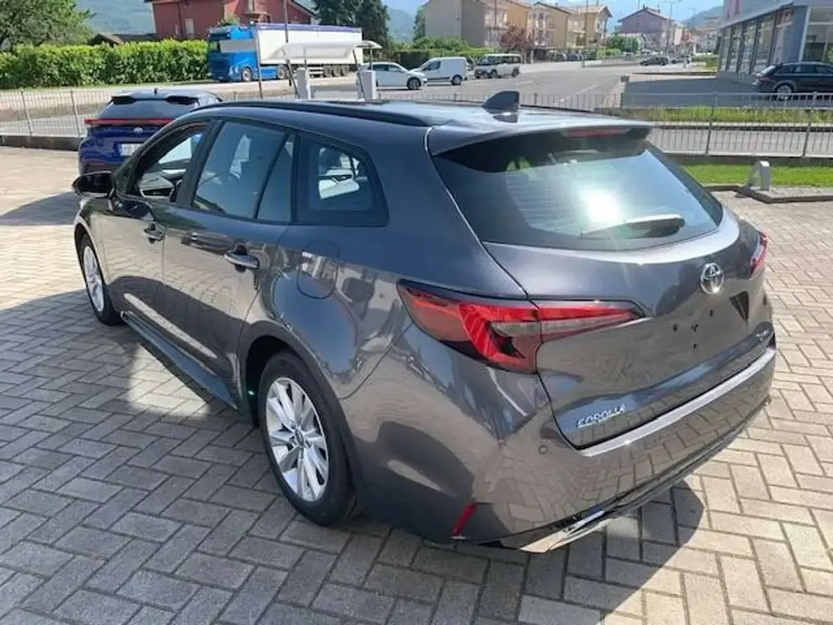 Nuova Toyota Corolla Active 140 CV (102 kW) 2026 Grigio Station wagon