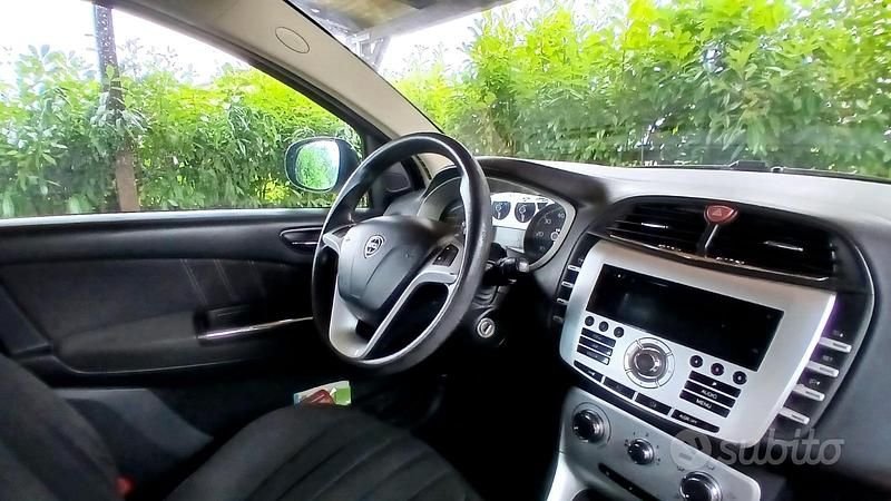 Usata Lancia Delta 130 CV (95 kW) 2009 Grigio Utilitaria