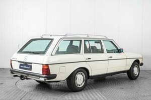 Usata Mercedes E230 136 CV (100 kW) 1984 Bianco Station wagon