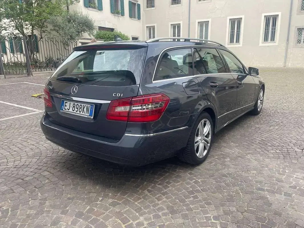 Usata Mercedes E250 Avantgarde 204 CV (150 kW) 2011 Grigio Station wagon
